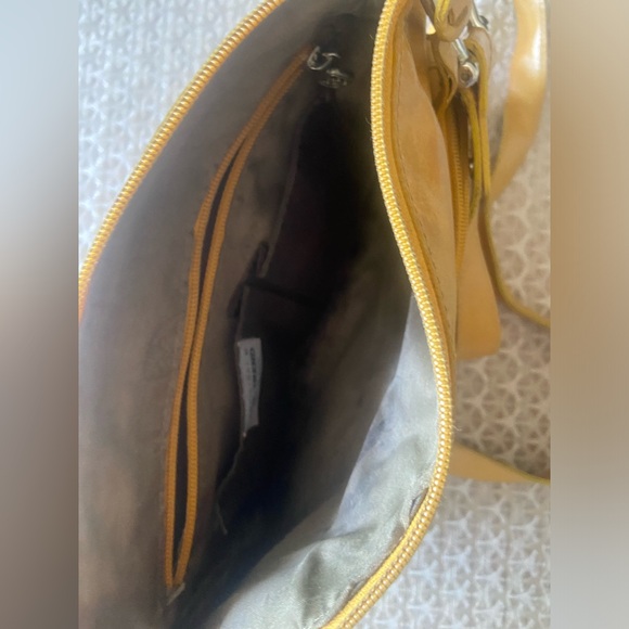 The Trend - Women’s Leather Crossbody Purse - Italian- yellow - Picture 7 of 9